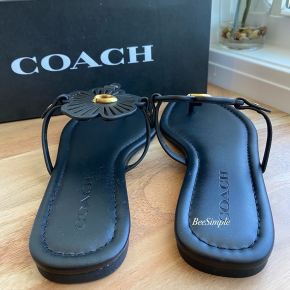 Coach Julia Sandal - Picture 4 of 9